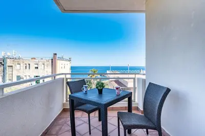 Vista generica sul mare o vista sul mare dall'interno dell'appartamento